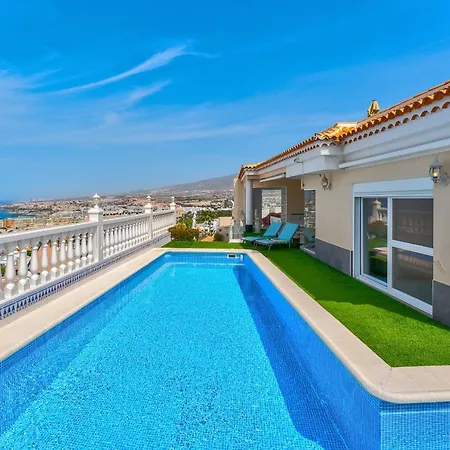 Villa Marina Luxury Sea View Private Pool & Garden -
