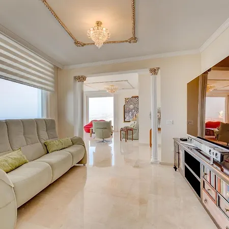 Villa Marina Luxury Sea View Private Pool & Garden -